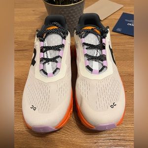 On cloud Monsters Size 7